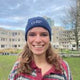 Jona van het Arctic Blue-adviesteam met een Arctic Blue-muts